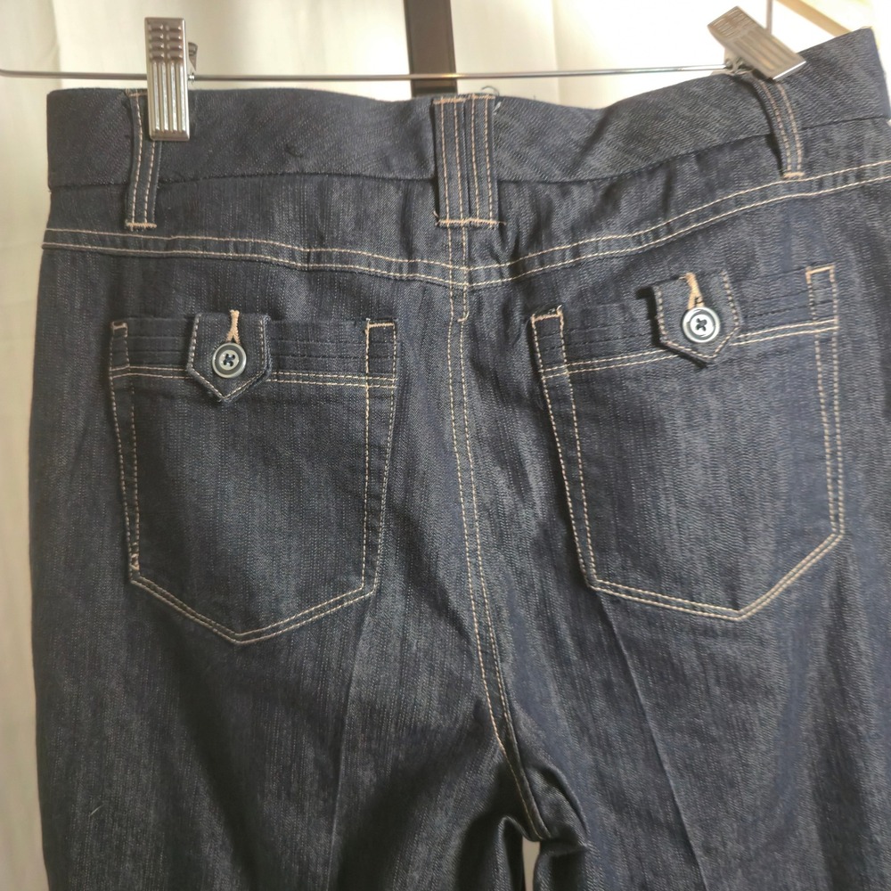 CATO Dark Wash Denim Capris Button Pocket Detail Women's‎ Size 4 Cropped Jeans - Picture 8 of 11